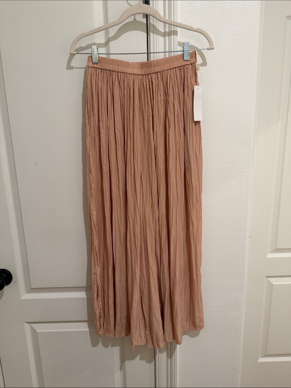 Uniqlo NWT size small wide leg palazzo pants with pockets peach nude color